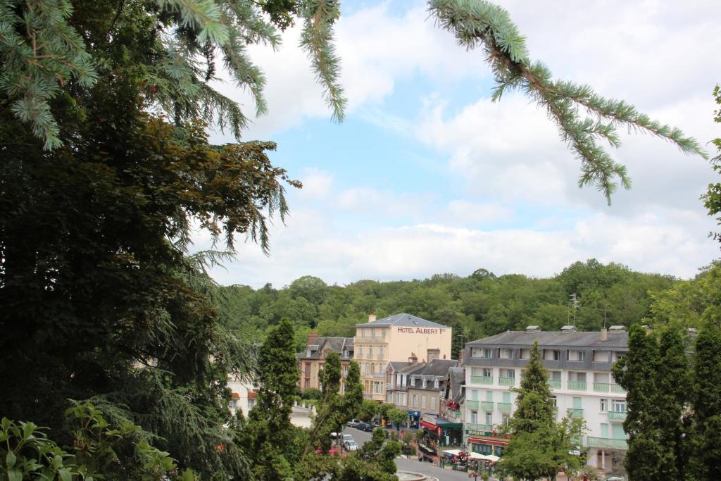 Albert Premier Hotel Bagnoles-de-l'Orne Bagian luar foto