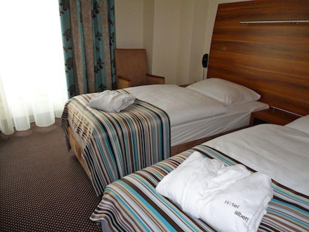 Albert Premier Hotel Bagnoles-de-l'Orne Bagian luar foto